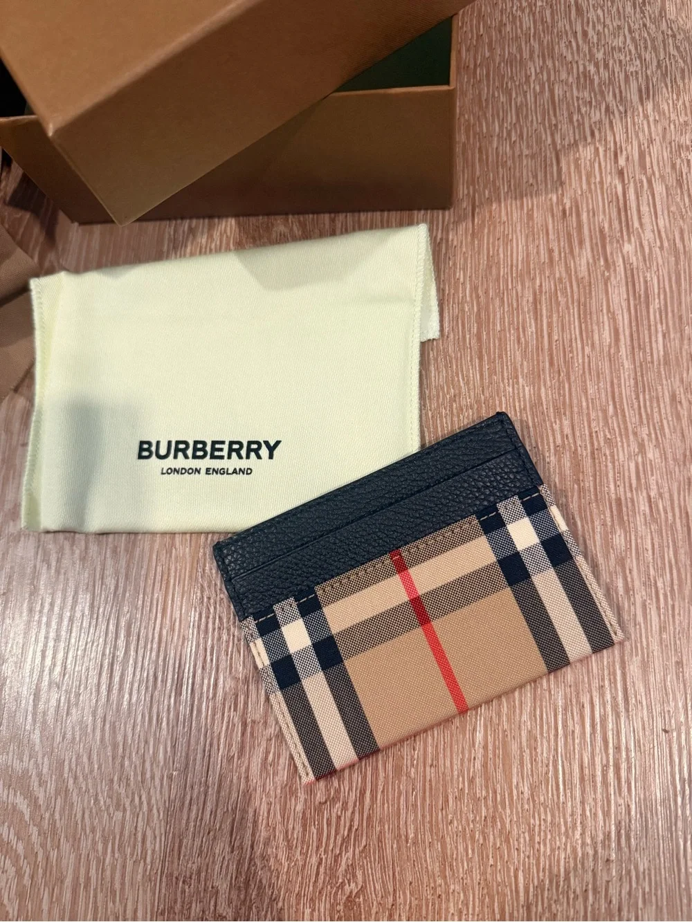 NEW Burberry Sandon vintage check black and plaid grain leather card holder